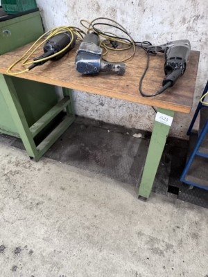 1 Arbeitstisch